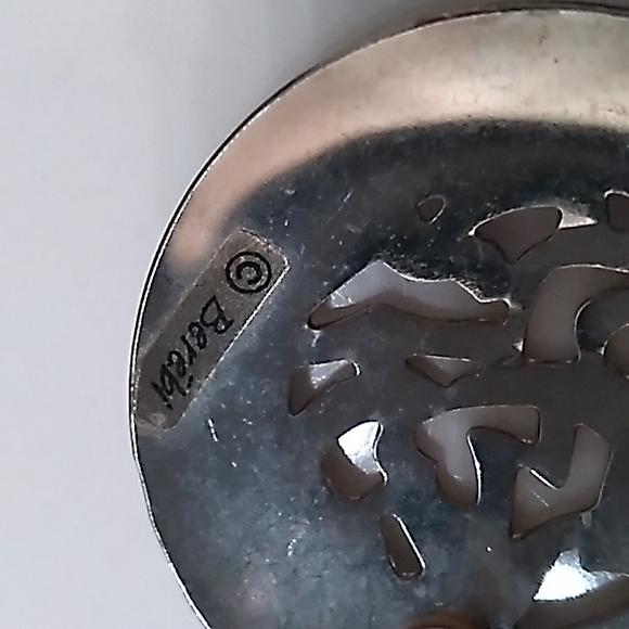 2 PAIRS OF BEREBI ENAMEL EARRINGS. SILVER & GREEN, BLUE/HAMMERED SILVER. SB.15 - Picture 5 of 5